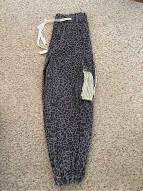 POL jogger style leopard pants medium nwot!!